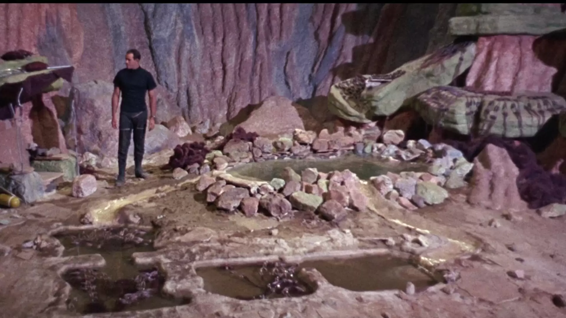 دانلود فیلم Robinson Crusoe on Mars 1964
